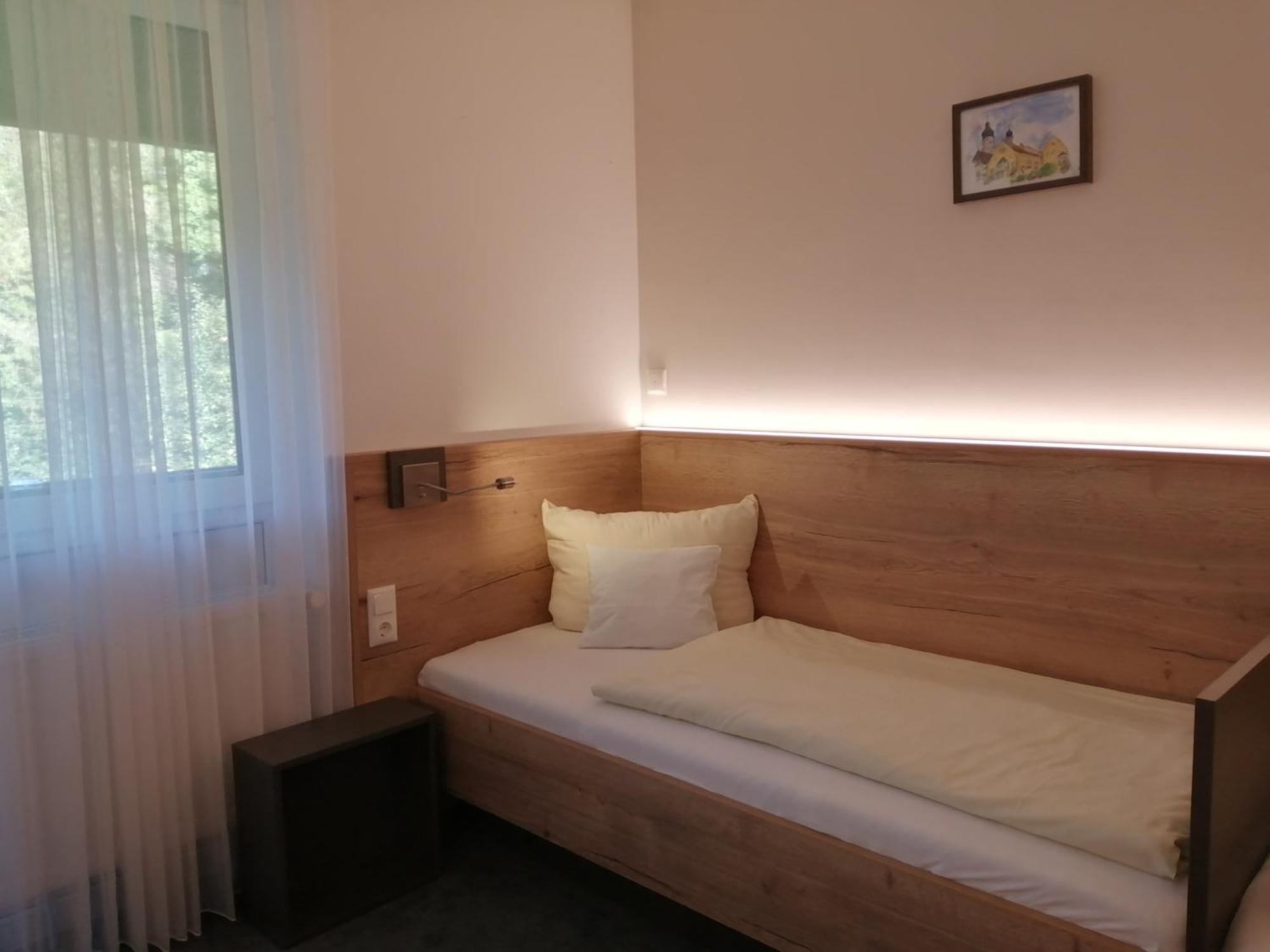 Hotel Am Regenbogen Кам Экстерьер фото